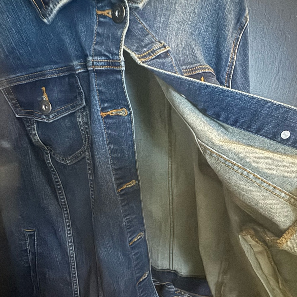 NWT Torrid Denim Trucker Jacket - Medium Wash - Picture 6 of 9